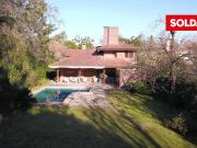 Amplia casa con 3 suites, family y pileta climatizada en...