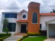 Amplia Casa con Alberca y de 4 Habitaciones en Venta...