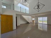 Amplia casa con doble altura en venta en Cumbres del...