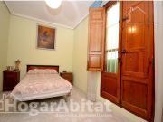 Amplia casa con dos terrazas y garaje