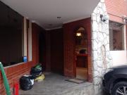 Amplia casa con excelente distribución. cerca de Av....