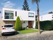 Amplia Casa Con Jardín Y Terraza En Condominio Privado –...