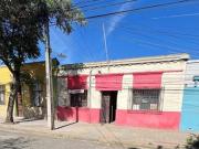 Amplia casa con patio para remodelación