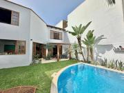 Amplia casa con piscina + 2 Departamentos en condominio...