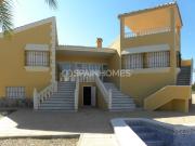 Amplia Casa con Piscina Privada en La Manga Cartagena