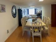 Amplia casa construida en 2 lotes en calle con...