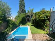 Amplia casa c/pileta