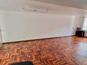 Amplia casa de 2 pisos con jardín, terraza y cochera en...