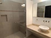 Amplia casa de 3 habitaciones y patio privado en La...