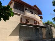 AMPLIA CASA DE 3 NIVELES, UBICADA EN EL MARQUES,...