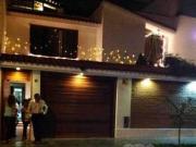 Amplia casa de 3 pisos con cochera, jardín, terrazas y...