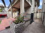 Amplia Casa de 3 Pisos con Gran Potencial Comercial y... Amplia Casa de 3 Pisos con Gran Potencial Comercial y...