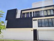 Amplia Casa de 3 Pisos en Huancayo: Ideal para Vivienda...