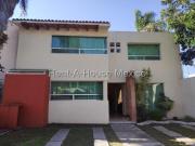 Amplia casa de 3 recámaras amueblada y equipada en...