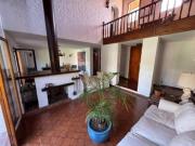 Amplia casa de 4 ambientes en venta en Acassuso...