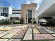 Amplia casa de 6 recámaras con alberca en venta en...