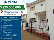 Amplia casa de dos pisos – Cerro San Juan De Dios