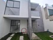 AMPLIA CASA DE TERRENO DE 160M2 CON 3 NIVELES FUERA DE...