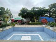 Amplia Casa de Tres Pisos con Piscina y Terraza...