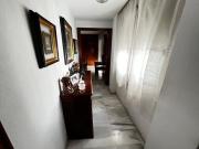 Amplia Casa de Tres Plantas con Terraza