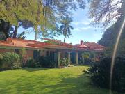 Amplia Casa De Un Nivel En Excelente Ubicación En...