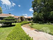 Amplia casa de un Piso en Venta en Los Valdez