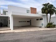 Amplia casa en altabrisa de 4 recámaras