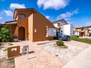 Amplia casa en arriendo, ubicada en Condominio Portal...