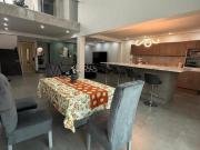 Amplia casa en condominio, renovada, hermosos acabados