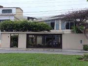 Amplia casa en Corpac frente a parque Amplia casa en Corpac frente a parque