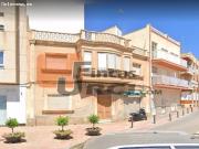 Amplia Casa en el Centro de Águilas, Oportunidad Única