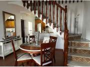 Amplia Casa en el Corazón del Pueblo, Ideal para Familias