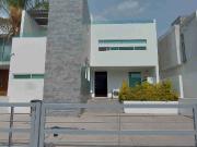 AMPLIA CASA EN EL REFUGIO, QRO. CERCA DE CENTROS COMERCIALES