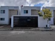AMPLIA CASA EN FRACC LAS AMERICAS III, CON TERRENO EXCEDENTE