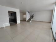 Amplia casa en fraccionamiento privado La Cima zona El...