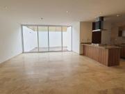 Amplia casa en Fraccionamiento Tarragona con acceso...