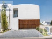 AMPLIA Casa en JURIQUILLA con EXCELENTES ACABADOS VG