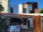 amplia casa en la colonia maya