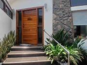 Amplia casa en La Molina Vieja 06 dormitorios más...