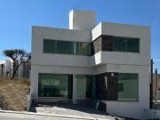 AMPLIA CASA EN LOMALTA, TRES MARÍAS