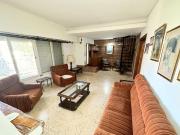 Amplia casa en Lomas de Alberdi