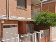 Amplia casa en Maracena con balcón y garaje