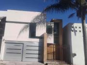 Amplia casa en renta 3 recámaras c/u con baño, Fracc...