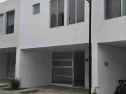 Amplia casa en renta dentro de coto privado