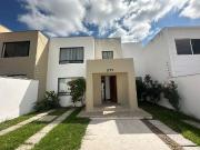 AMPLIA CASA EN RENTA EN FRACC. CUMBRES DEL LAGO...