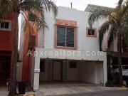 AMPLIA CASA EN RENTA ZONA SUR