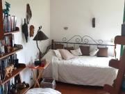AMPLIA CASA EN UN SOLO NIVEL CON JARDINES Y ALBERCA