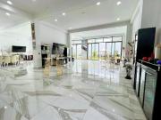 Amplia Casa en Urb. El Sol de la Molina