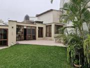 Amplia casa en venta, 04 dormitorios y gran jardín en...