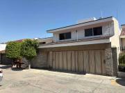 AMPLIA CASA EN VENTA *Col. Lomas del Campestre* a una...